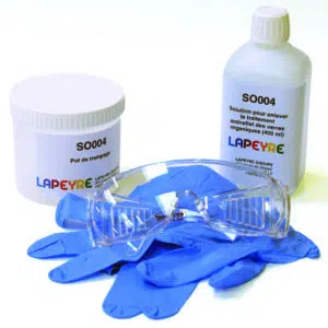 Solution pour enlever le traitement antireflet des verres organiques