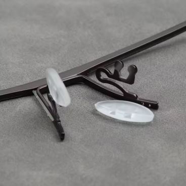 plaquette porsche montée sur une lunette
