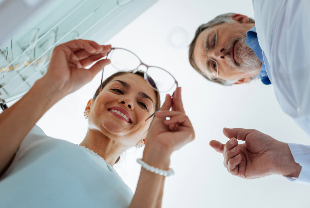 La presbytie : des solutions simples, efficaces et adaptées pour conseiller vos clients
